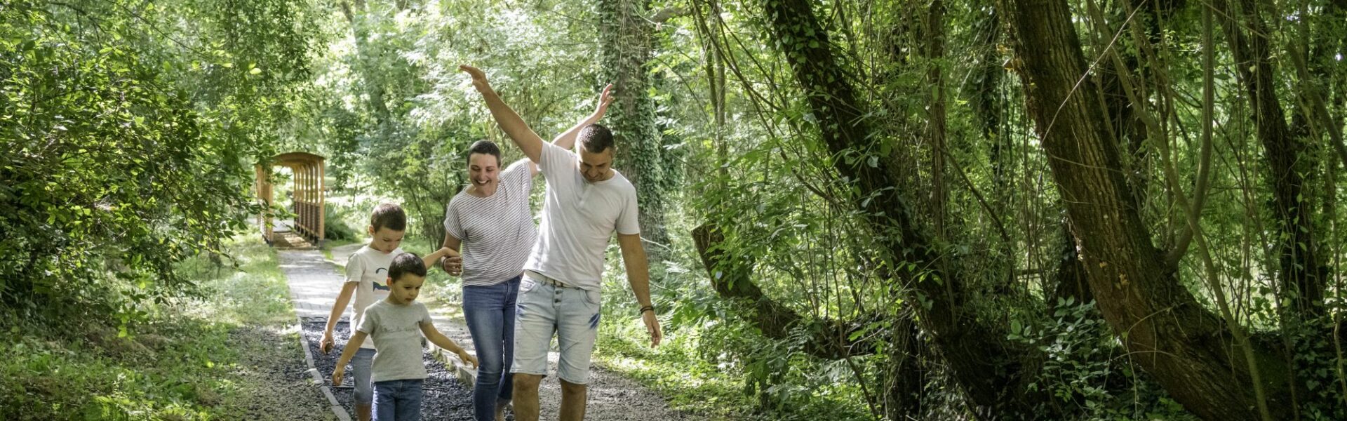 réveille tes pieds, photo en famille, les Jardins de Brocéliande