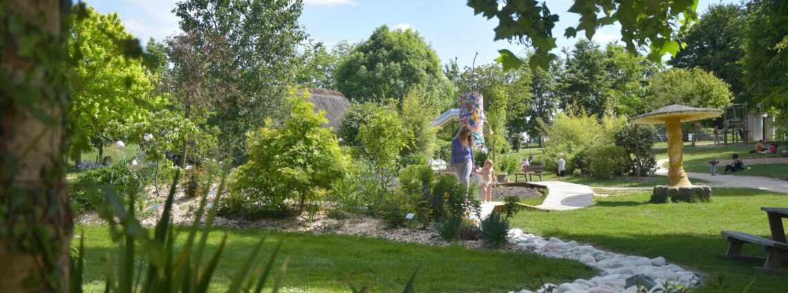 aire de jeu aux Jardins de Brocéliande